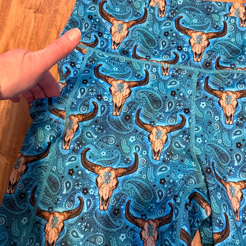 Constantly Varied Gear women shorts elevation 7” pockets lifting blue cow skull - Picture 4 of 7